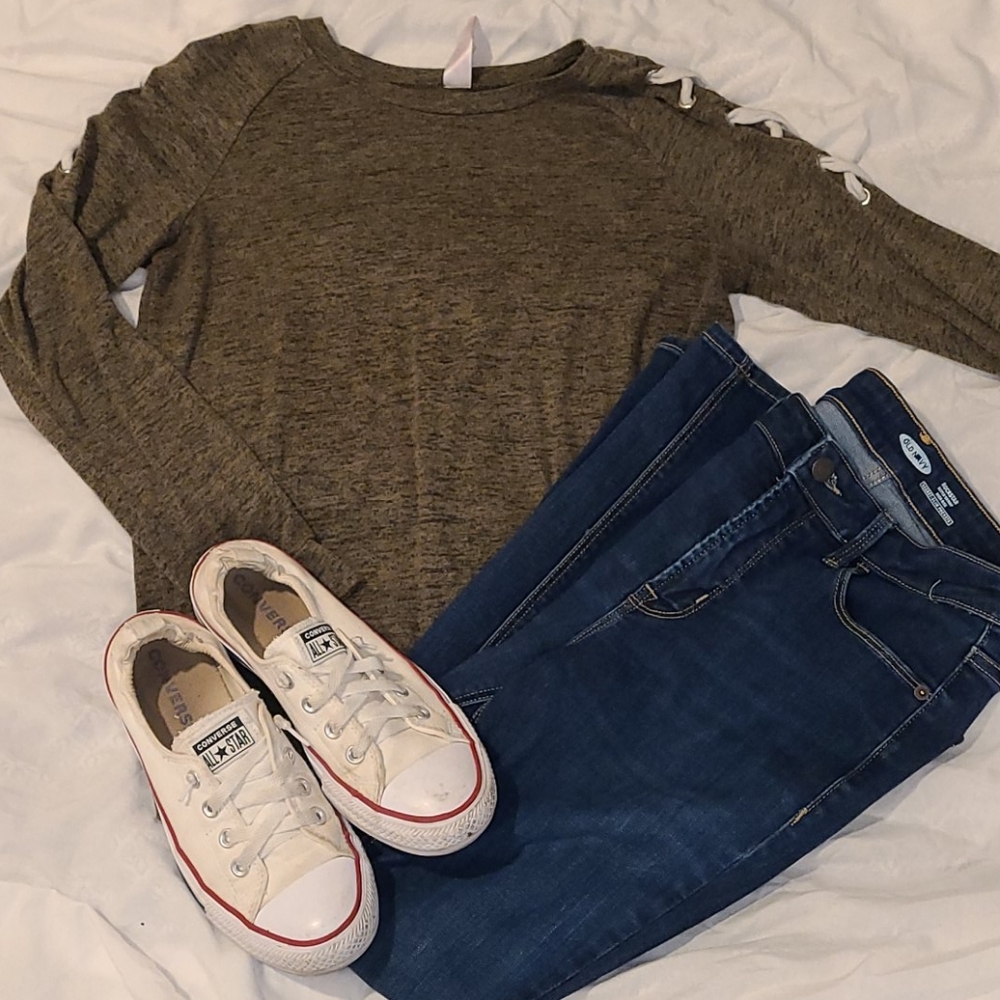 Green long sleeve sweater